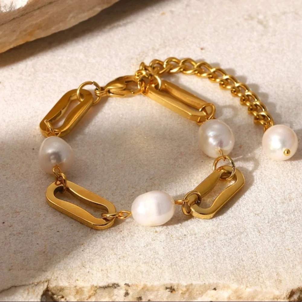 Waterproof elegant gold plated bracelet - Picture 3 of 4